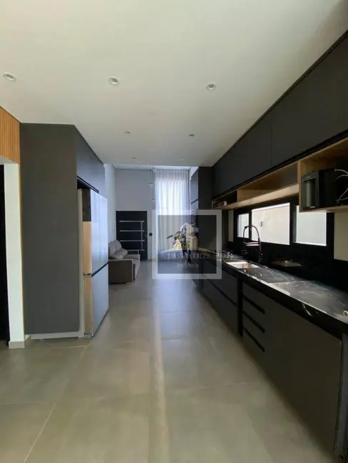 Foto 6 de Casa de Condomínio com 3 quartos à venda, 250m2 em Parque Residencial Maria Elmira, Cacapava - SP