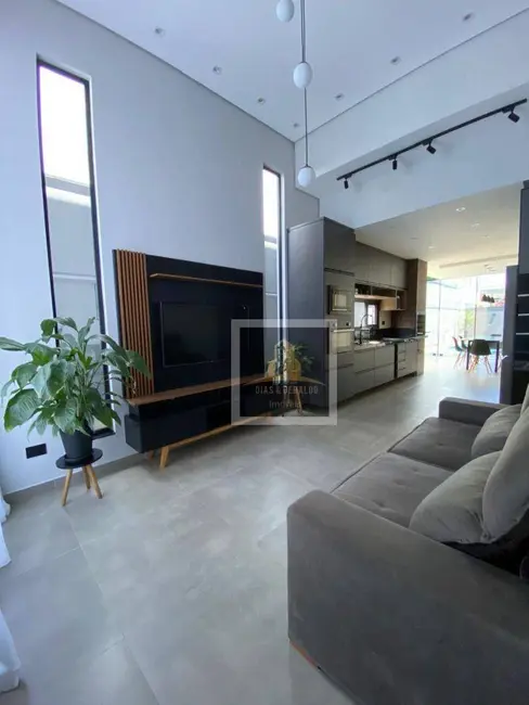 Foto 2 de Casa de Condomínio com 3 quartos à venda, 250m2 em Parque Residencial Maria Elmira, Cacapava - SP