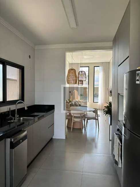 Foto 6 de Casa de Condomínio com 3 quartos à venda, 250m2 em Piedade, Cacapava - SP