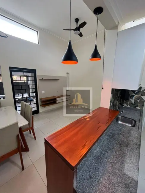 Foto 2 de Casa com 3 quartos para alugar, 130m2 em Sao Jose Dos Campos - SP