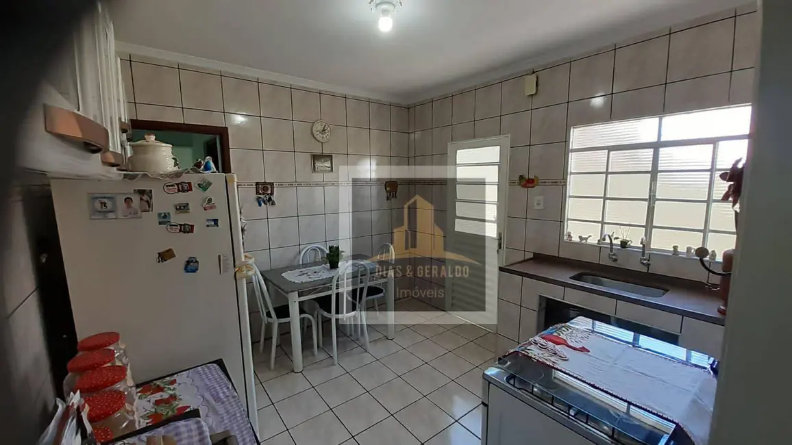 Foto 8 de Casa com 2 quartos à venda, 125m2 em Jardim São Luiz, Jacarei - SP