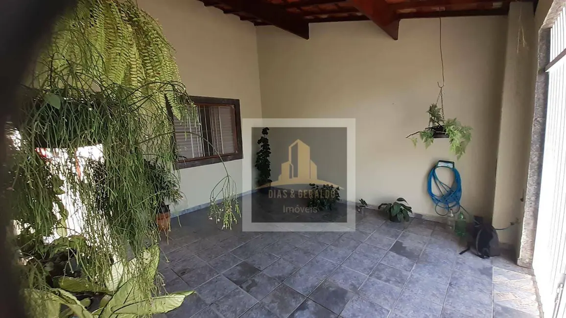 Foto 2 de Casa com 2 quartos à venda, 125m2 em Jardim São Luiz, Jacarei - SP