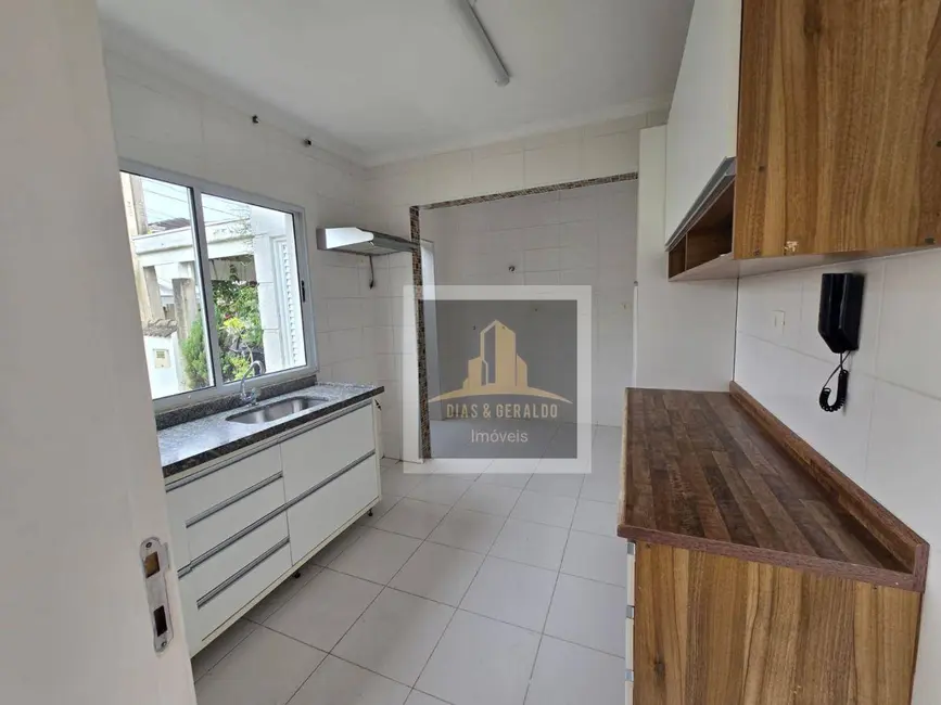 Sobrado com 3 quartos para alugar, 140m2 em Jacarei - SP - imagem 4 Foto 4 de Sobrado com 3 quartos para alugar, 140m2 em Jacarei - SP