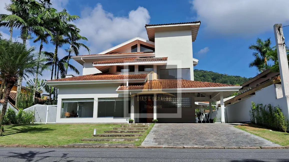 Foto 2 de Sobrado com 4 quartos à venda, 620m2 em Tabatinga, Caraguatatuba - SP