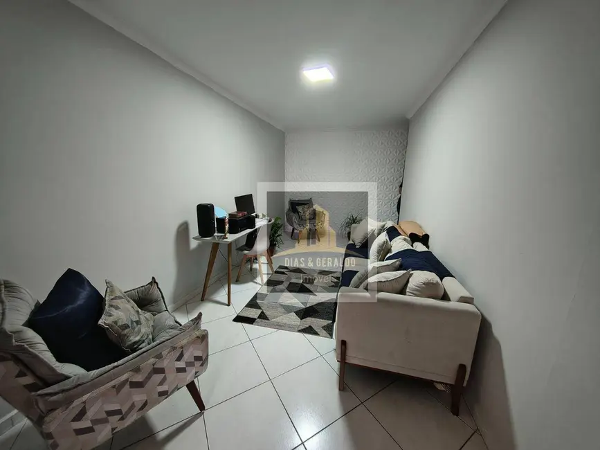 Foto 2 de Casa com 4 quartos à venda, 150m2 em Sao Jose Dos Campos - SP