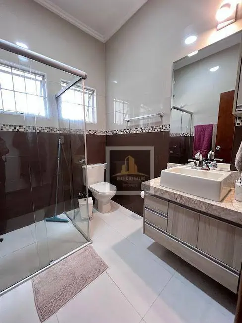 Foto 8 de Casa com 3 quartos para alugar, 280m2 em Residencial Santa Paula, Jacarei - SP