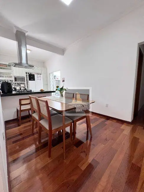 Foto 3 de Casa com 3 quartos para alugar, 280m2 em Residencial Santa Paula, Jacarei - SP