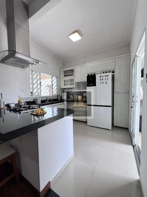 Foto 4 de Casa com 3 quartos para alugar, 280m2 em Residencial Santa Paula, Jacarei - SP