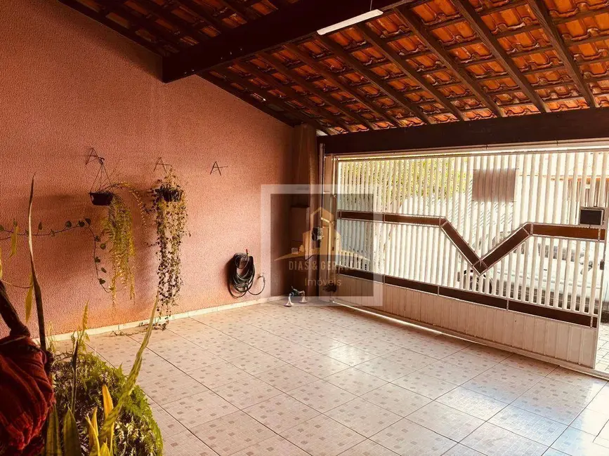 Foto 3 de Sobrado com 3 quartos à venda, 150m2 em Sao Jose Dos Campos - SP