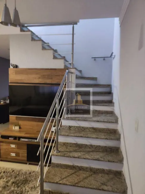 Sobrado com 3 quartos à venda, 147m2 em Sao Jose Dos Campos - SP - imagem 5 Foto 5 de Sobrado com 3 quartos à venda, 147m2 em Sao Jose Dos Campos - SP
