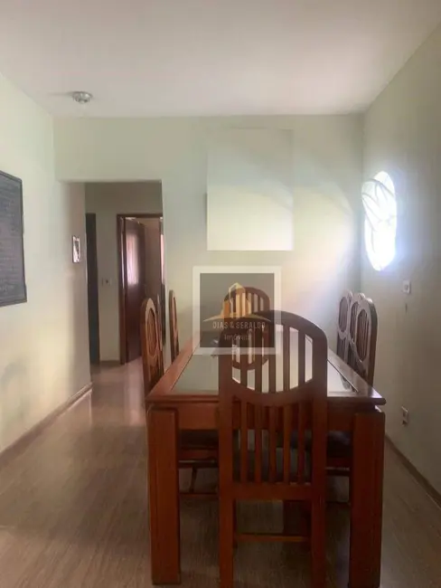 Casa com 4 quartos à venda, 230m2 em Sao Jose Dos Campos - SP - imagem 1 Foto 1 de Casa com 4 quartos à venda, 230m2 em Sao Jose Dos Campos - SP