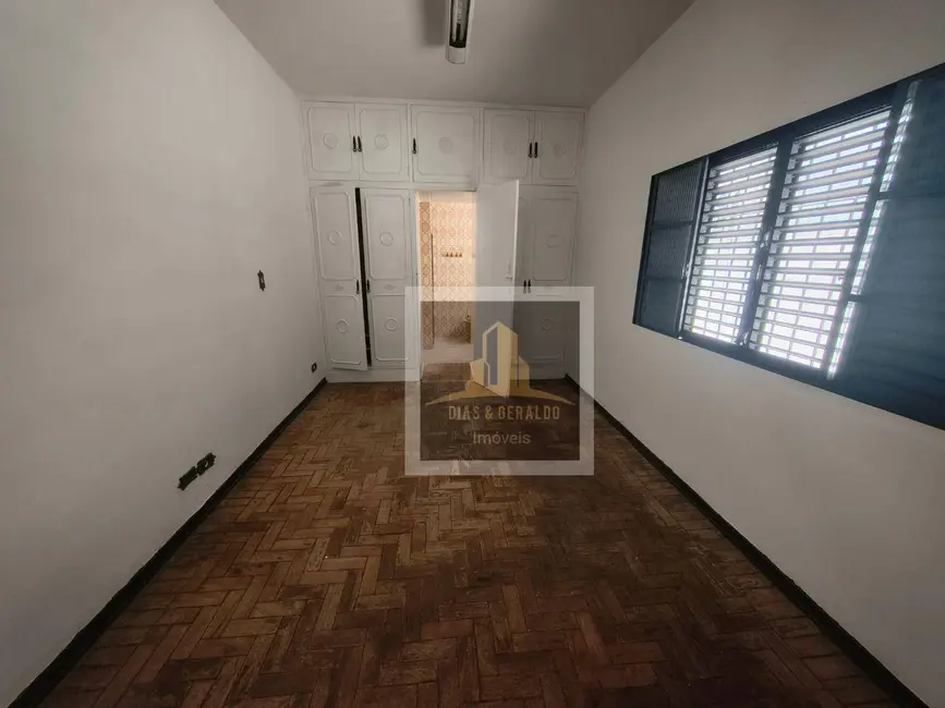 Casa com 4 quartos para alugar, 395m2 em Sao Jose Dos Campos - SP - imagem 9 Foto 9 de Casa com 4 quartos para alugar, 395m2 em Sao Jose Dos Campos - SP