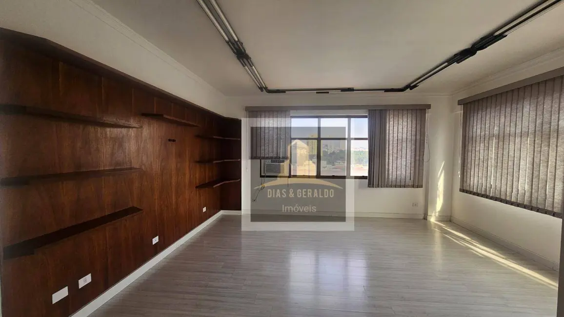 Sala Comercial para alugar, 39m2 em Centro, Jacarei - SP - imagem 1 Foto 1 de Sala Comercial para alugar, 39m2 em Centro, Jacarei - SP