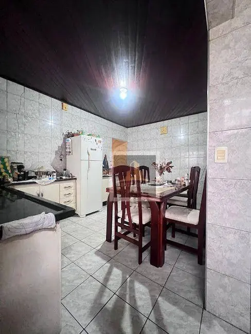 Casa com 4 quartos à venda, 162m2 em Sao Jose Dos Campos - SP - imagem 5 Foto 5 de Casa com 4 quartos à venda, 162m2 em Sao Jose Dos Campos - SP