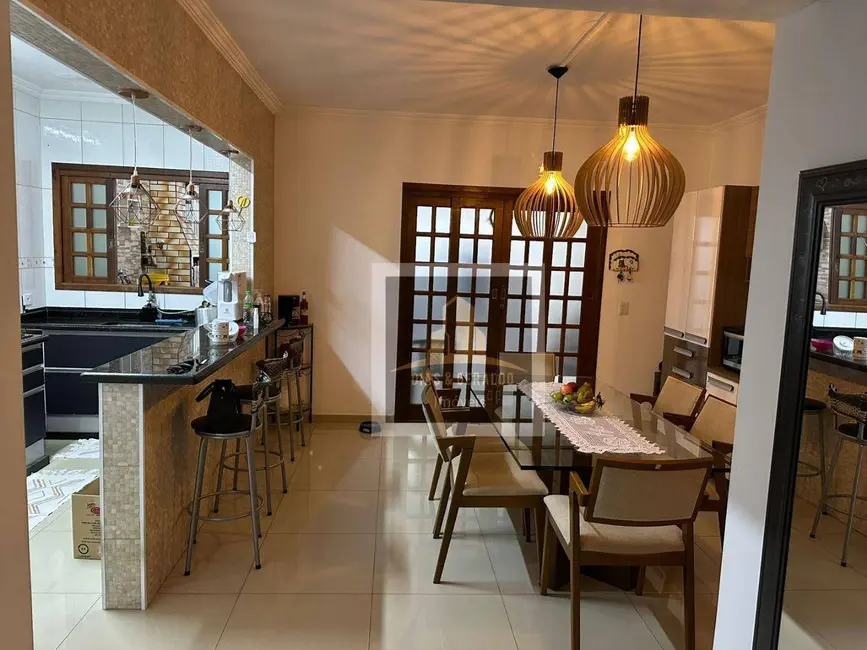 Foto 3 de Sobrado com 3 quartos à venda, 144m2 em Jacarei - SP