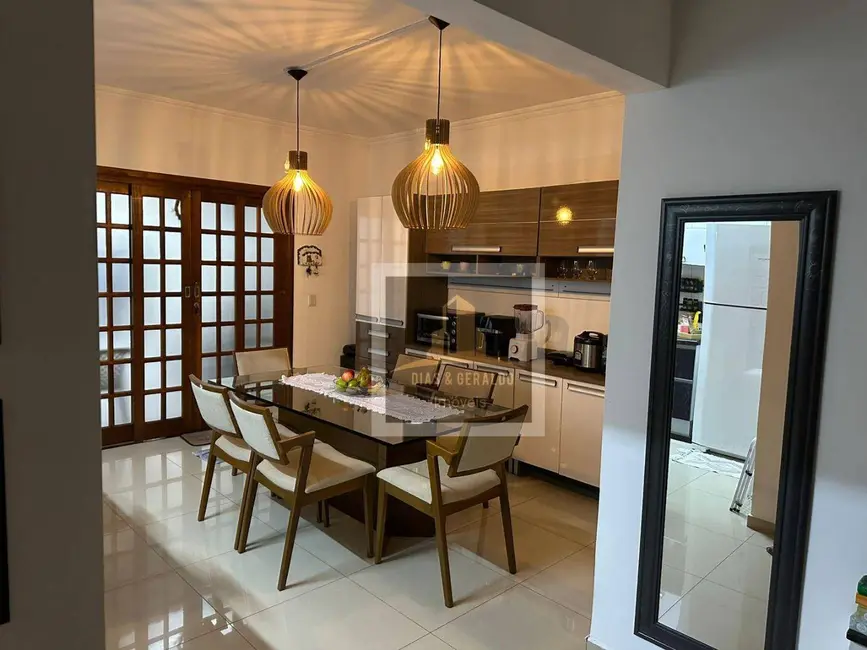 Foto 2 de Sobrado com 3 quartos à venda, 144m2 em Jacarei - SP
