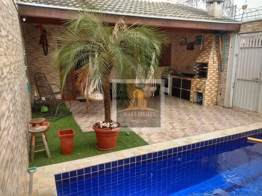 Foto 1 de Sobrado com 3 quartos à venda, 144m2 em Jacarei - SP