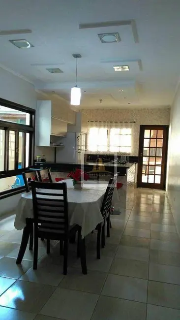 Sobrado com 3 quartos à venda, 125m2 em Sao Jose Dos Campos - SP - imagem 8 Foto 8 de Sobrado com 3 quartos à venda, 125m2 em Sao Jose Dos Campos - SP