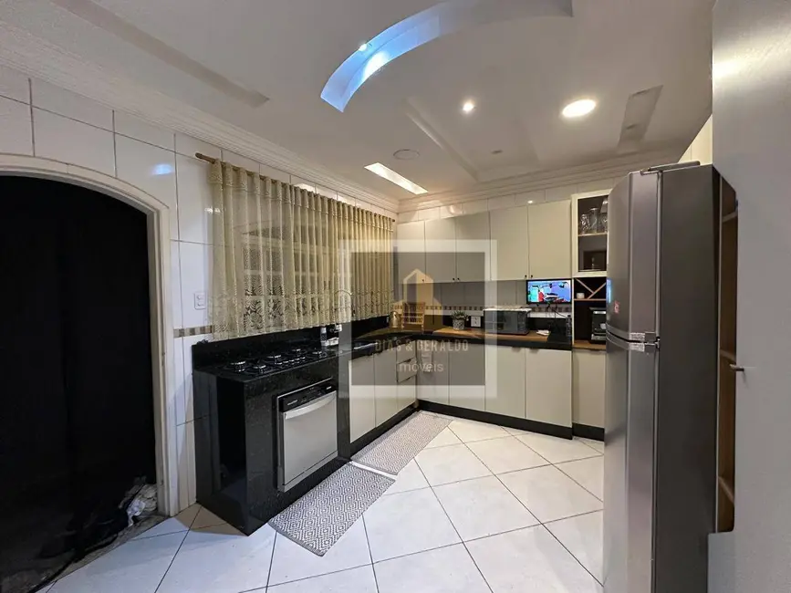 Sobrado com 4 quartos à venda, 150m2 em Sao Jose Dos Campos - SP - imagem 8 Foto 8 de Sobrado com 4 quartos à venda, 150m2 em Sao Jose Dos Campos - SP