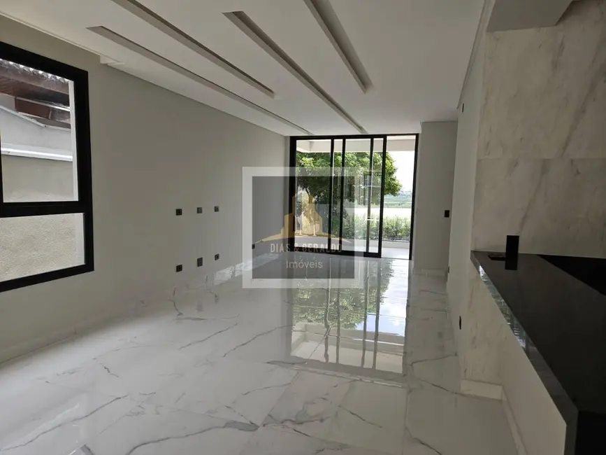 Casa de Condomínio com 3 quartos à venda, 250m2 em Sao Jose Dos Campos - SP - imagem 5 Foto 5 de Casa de Condomínio com 3 quartos à venda, 250m2 em Sao Jose Dos Campos - SP