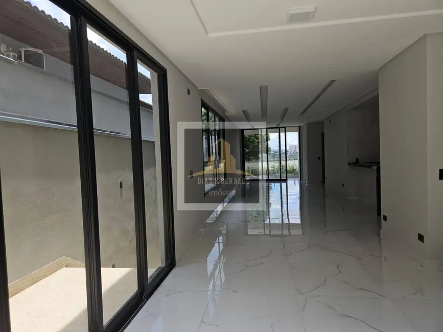 Casa de Condomínio com 3 quartos à venda, 250m2 em Sao Jose Dos Campos - SP - imagem 4 Foto 4 de Casa de Condomínio com 3 quartos à venda, 250m2 em Sao Jose Dos Campos - SP