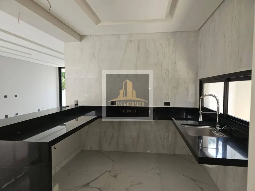 Casa de Condomínio com 3 quartos à venda, 250m2 em Sao Jose Dos Campos - SP - imagem 8 Foto 8 de Casa de Condomínio com 3 quartos à venda, 250m2 em Sao Jose Dos Campos - SP