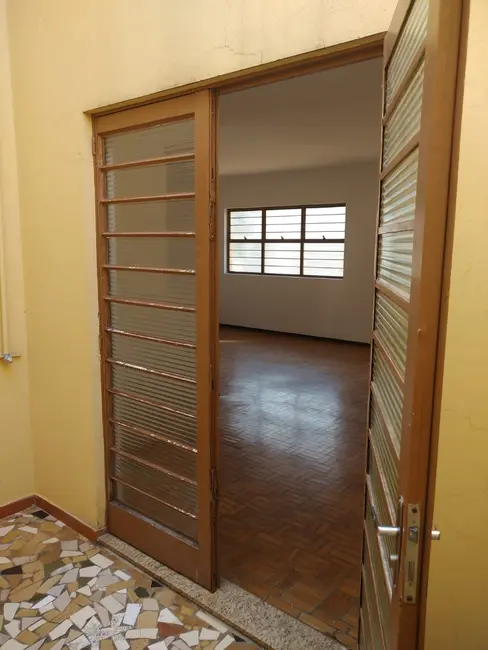 Casa com 2 quartos para alugar, 180m2 em Vila Jardini, Sorocaba - SP - imagem 5 Foto 5 de Casa com 2 quartos para alugar, 180m2 em Vila Jardini, Sorocaba - SP