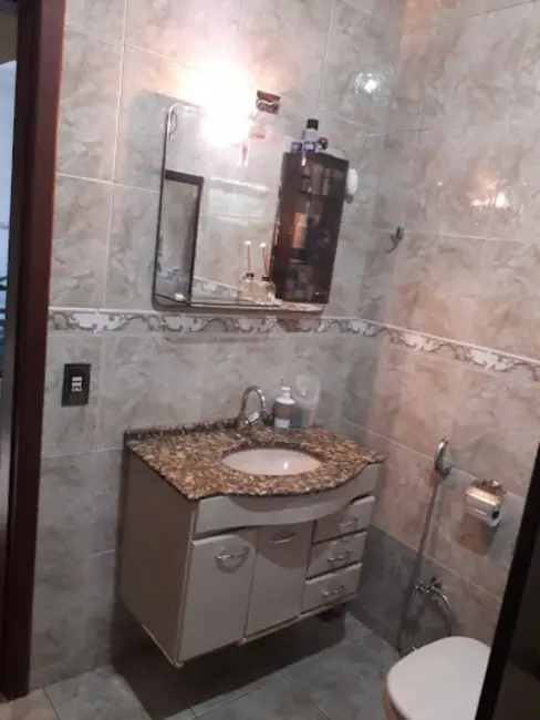 Foto 1 de Casa com 2 quartos à venda, 180m2 em Santa Luzia, MG