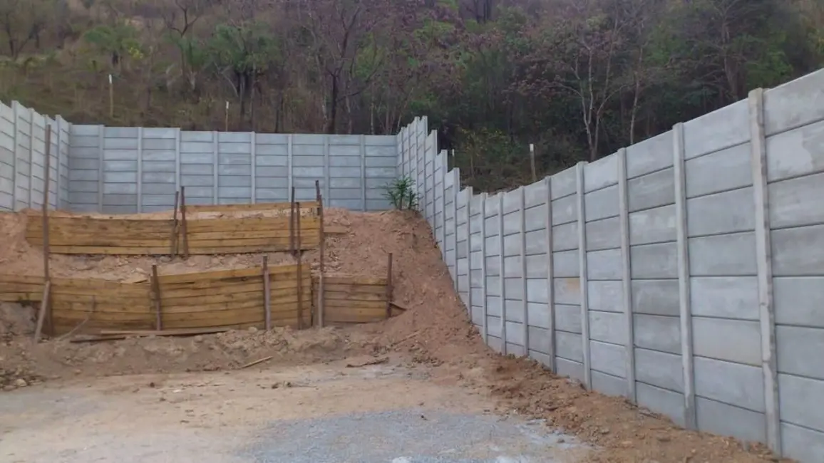 Foto 1 de Terreno / Lote à venda, 299m2 em Castanheira, Santa Luzia - MG