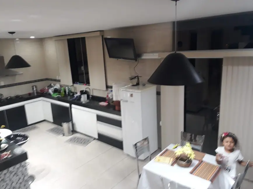Foto 2 de Casa com 4 quartos à venda, 220m2 em Liberdade, Santa Luzia - MG