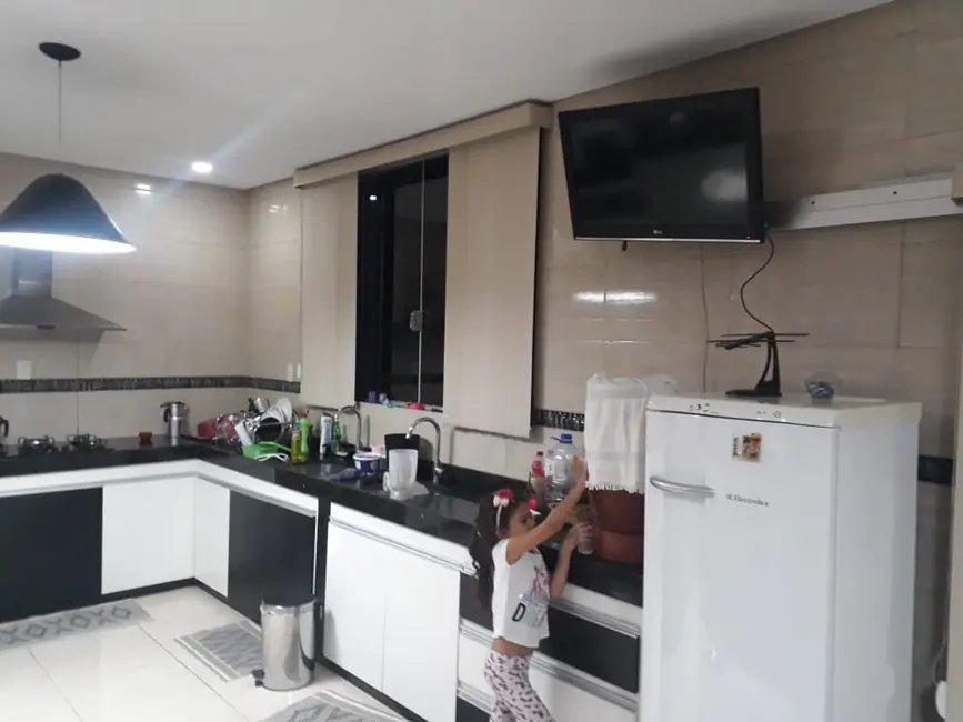 Foto 9 de Casa com 4 quartos à venda, 220m2 em Liberdade, Santa Luzia - MG