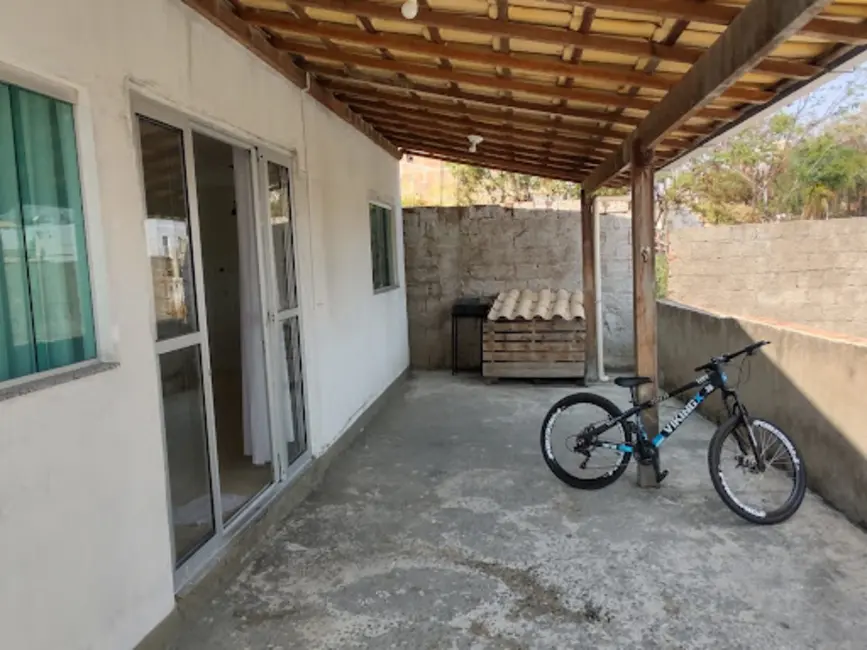 Foto 1 de Casa com 2 quartos à venda, 304m2 em Liberdade, Santa Luzia - MG