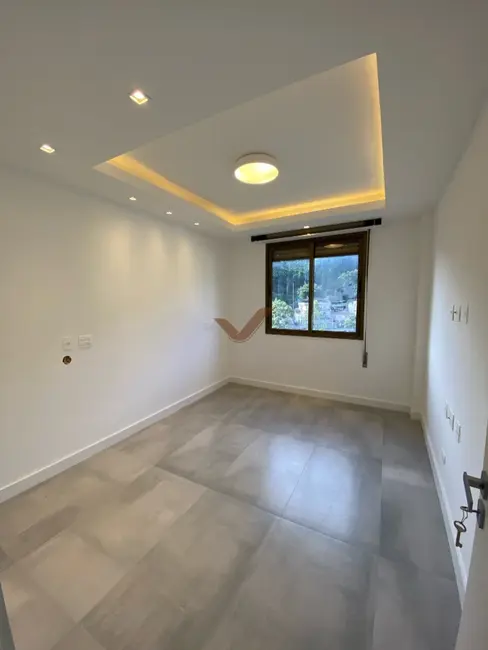 Foto 7 de Apartamento com 3 quartos à venda, 127m2 em Retiro, Petropolis - RJ