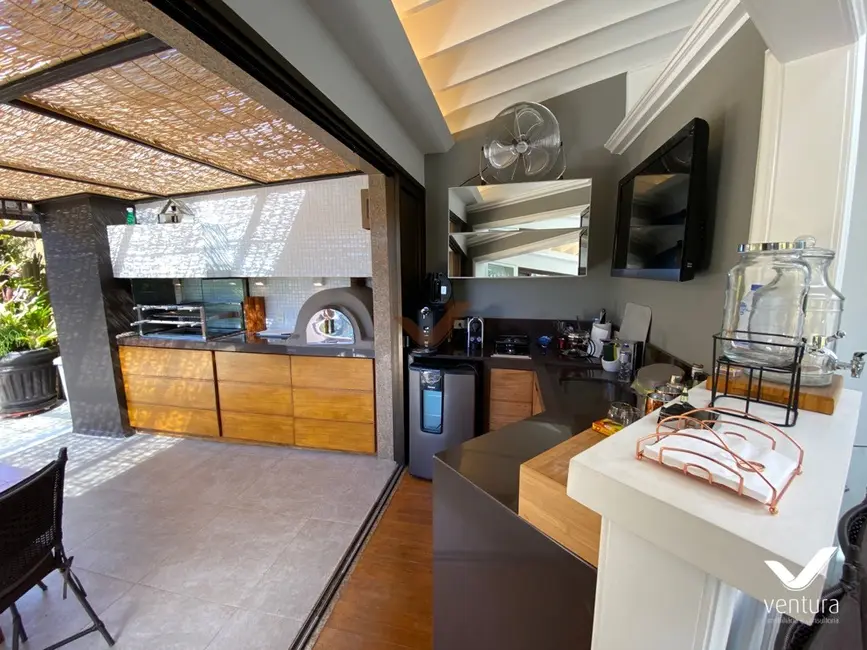 Apartamento com 4 quartos à venda, 400m2 em Retiro, Petropolis - RJ - imagem 9 Foto 9 de Apartamento com 4 quartos à venda, 400m2 em Retiro, Petropolis - RJ