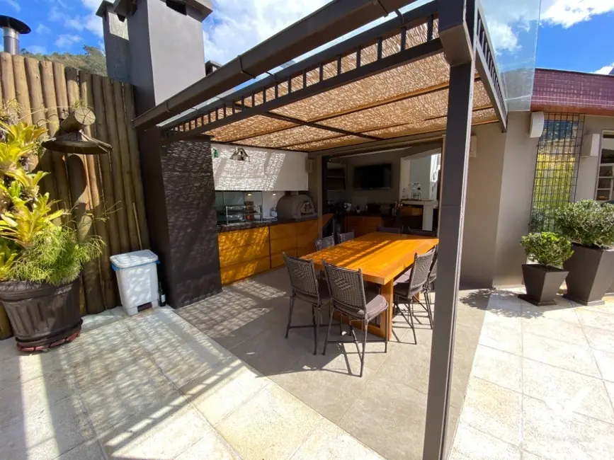 Apartamento com 4 quartos à venda, 400m2 em Retiro, Petropolis - RJ - imagem 7 Foto 7 de Apartamento com 4 quartos à venda, 400m2 em Retiro, Petropolis - RJ