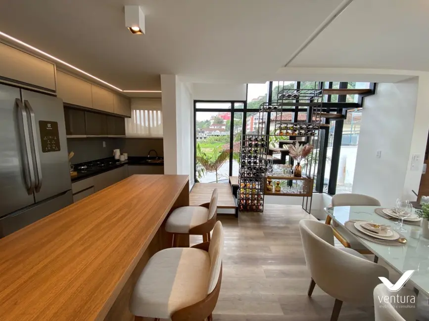 Foto 8 de Casa de Condomínio com 3 quartos à venda, 224m2 em Valparaíso, Petropolis - RJ