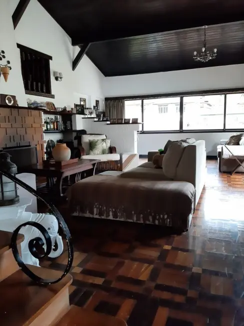 Casa com 3 quartos à venda, 150m2 em Castelanea, Petropolis - RJ - imagem 4 Foto 4 de Casa com 3 quartos à venda, 150m2 em Castelanea, Petropolis - RJ