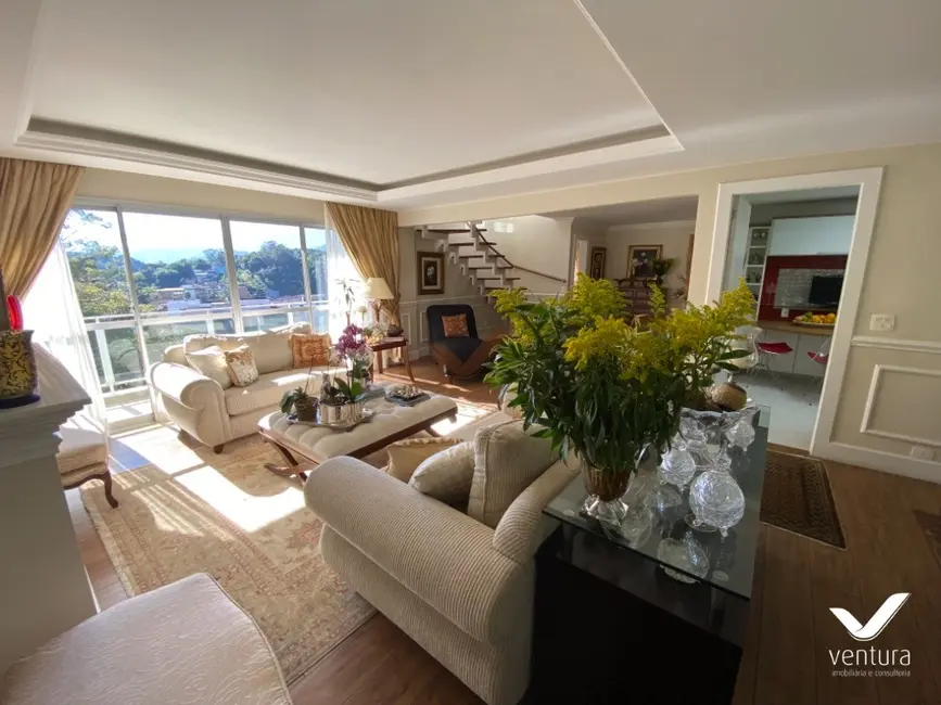 Apartamento com 3 quartos à venda, 320m2 em Valparaíso, Petropolis - RJ - imagem 4 Foto 4 de Apartamento com 3 quartos à venda, 320m2 em Valparaíso, Petropolis - RJ