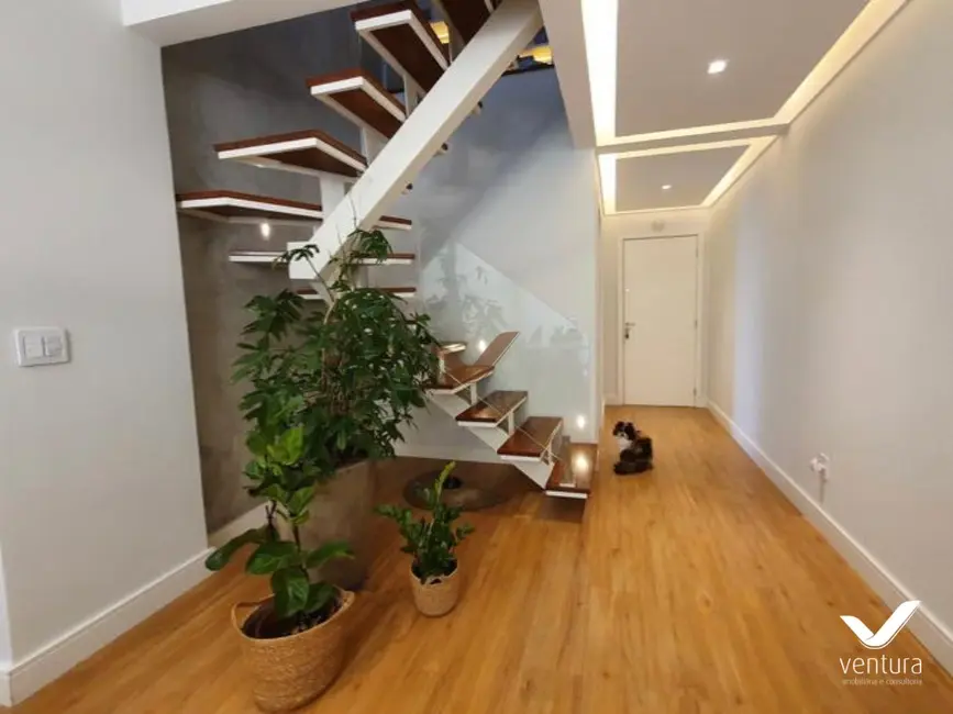 Foto 2 de Apartamento com 2 quartos à venda, 148m2 em Bingen, Petropolis - RJ