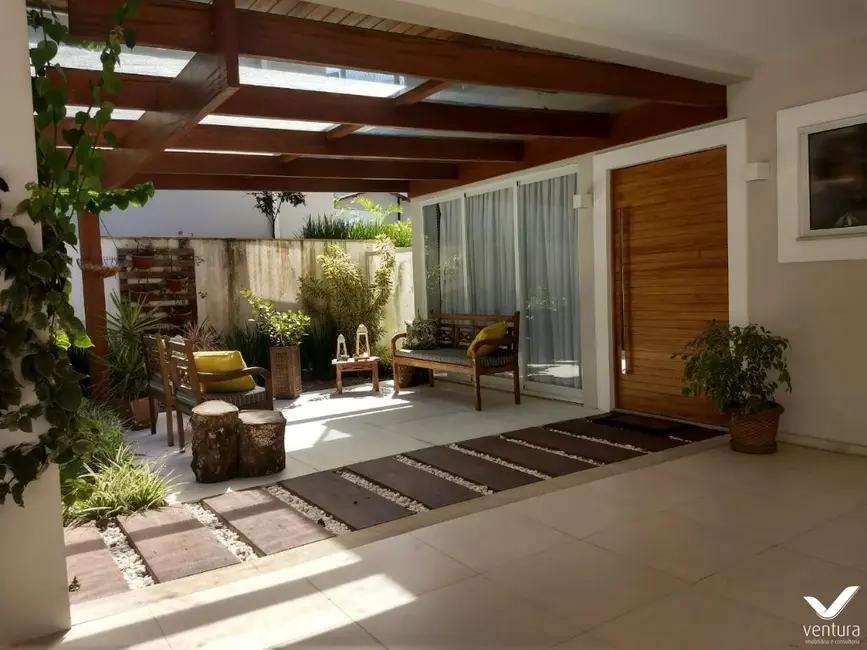 Foto 5 de Casa de Condomínio com 3 quartos à venda, 220m2 em Mosela, Petropolis - RJ