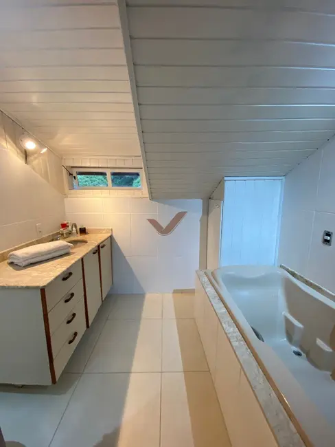 Apartamento com 3 quartos à venda, 146m2 em Bingen, Petropolis - RJ - imagem 3 Foto 3 de Apartamento com 3 quartos à venda, 146m2 em Bingen, Petropolis - RJ