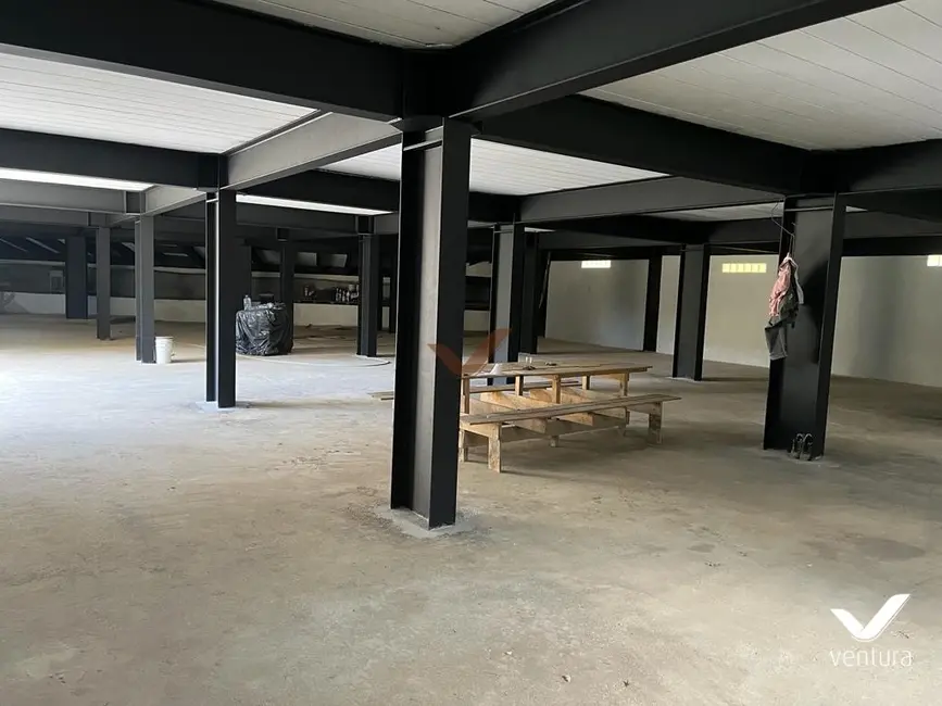Armazém / Galpão para alugar, 500m2 em Quissama, Petropolis - RJ - imagem 9 Foto 9 de Armazém / Galpão para alugar, 500m2 em Quissama, Petropolis - RJ
