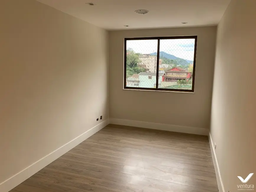 Apartamento com 3 quartos à venda, 200m2 em Coronel Veiga, Petropolis - RJ - imagem 3 Foto 3 de Apartamento com 3 quartos à venda, 200m2 em Coronel Veiga, Petropolis - RJ