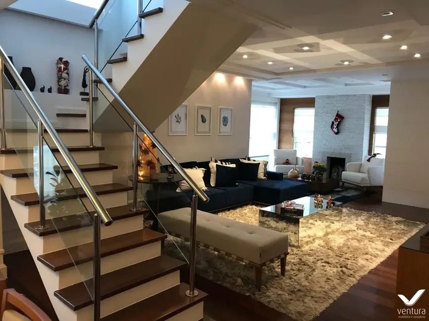 Foto 1 de Casa de Condomínio com 4 quartos à venda, 300m2 em Petropolis - RJ