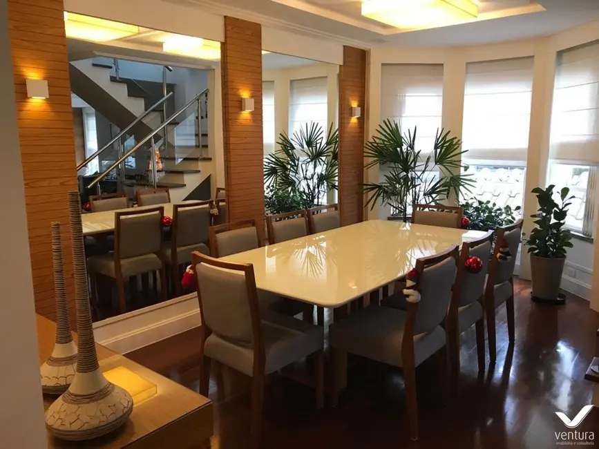 Foto 4 de Casa de Condomínio com 4 quartos à venda, 300m2 em Petropolis - RJ