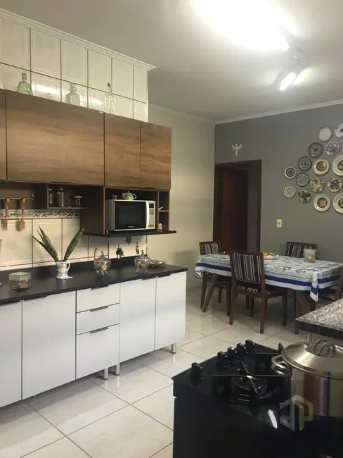 Casa com 3 quartos à venda, 135m2 em Jardim Bela Vista, Birigui - SP - imagem 4 Foto 4 de Casa com 3 quartos à venda, 135m2 em Jardim Bela Vista, Birigui - SP
