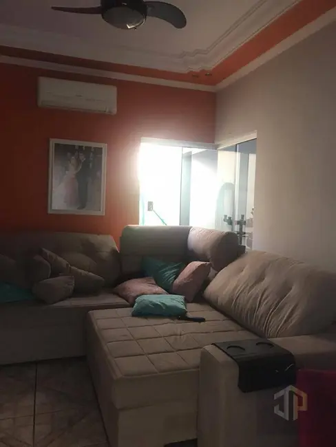 Casa com 3 quartos à venda, 250m2 em Residencial Alvorada, Birigui - SP - imagem 4 Foto 4 de Casa com 3 quartos à venda, 250m2 em Residencial Alvorada, Birigui - SP