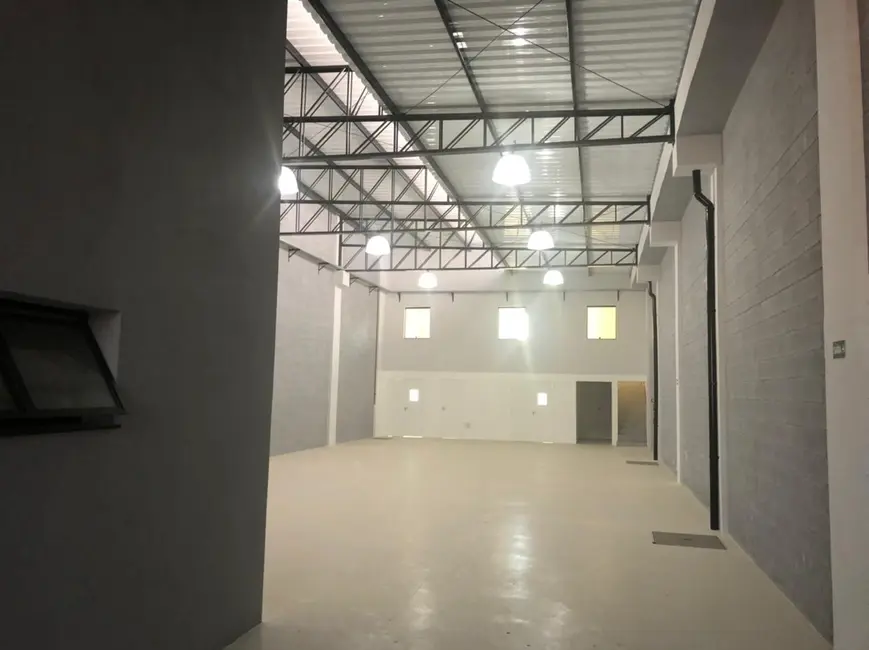 Armazém / Galpão à venda e para alugar, 400m2 em Socorro, São Paulo - SP - imagem 3 Foto 3 de Armazém / Galpão à venda e para alugar, 400m2 em Socorro, São Paulo - SP