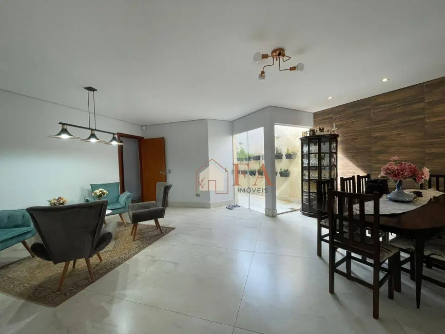 Foto 2 de Casa com 3 quartos à venda, 270m2 em Piracicaba - SP