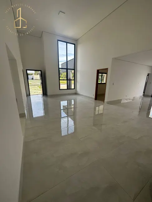 Foto 2 de Casa de Condomínio com 3 quartos à venda, 1000m2 em Aracoiaba Da Serra - SP